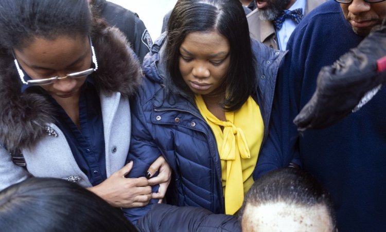 Tova Noel, center in yellow blouse, a federal jail guard responsible for monitoring Jeffrey Epstein the night he killed himself, leaves federal court in New York in November 2019.  (AP Photo/Craig Ruttle, File)