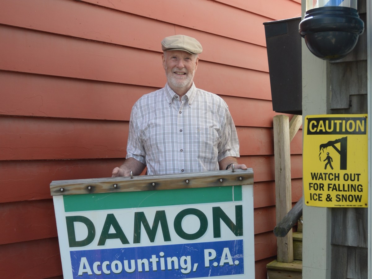 Norway accountant retires after 37 years